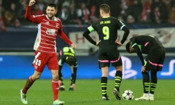 Le défenseur brestois Julien Le Cardinal célèbre son but inscrit face au PSV Eindhoven, à Guingamp, le 10 décembre 2024