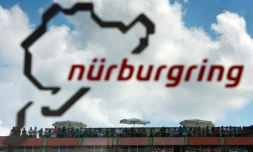 Des spectateurs au bord du circuit du Nürburgring, le 6 juillet 2013