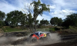 Le pilote Peugeot Sébastien Loeb, lors du prologue du Dakar à Buenos Aires, le 2 janvier 2016