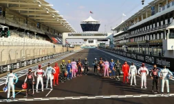 Les pilotes de F1 posent sur la grille de départ avant le GP d'Abou Dhabi, le 13 décembre 2020
