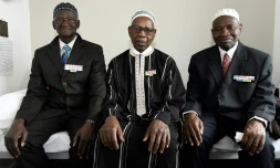 (g-d): Ousmane Sagna, Oumar Dieme, and Guorgui M' Bodji, anciens tirailleurs sénégalais, le 22 décembre 2016 à Bondy, près de Paris
