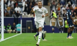 Kylian Mbappé célèbre son but, le premier du Real contre Pachuca en finale de la coupe intercontinentale mercredi à Doha.