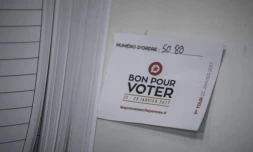 Au-delà d'un socle commun, les sept candidats à la primaire du Parti socialiste et de ses alliés divergent sur des thèmes emblématiques comme l'Europe, le nucléaire ou le revenu universel.