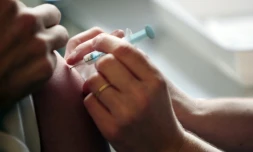 La justice reconnaît le lien entre la vaccination contre l'hépatite B et une maladie musculaire invalidante subie par une auxiliaire de puériculture 