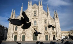 La Piazza del Duomo déserte, le 12 avril 2020 à Milan