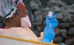 Une infirmiÚre prépare un vaccin contre Ebola à Goma, en République démocratique du Congo (RDC), le 7 août 2019