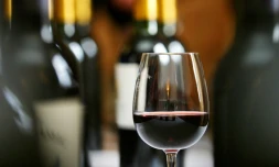 Le classement annuel des crus bourgeois du Médoc devient quinquennal et les mentions "supérieur" et "exceptionnel" sont réintroduites