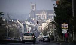 L'entrée de la ville de Meaux par la route D360 offre une vue sur la cathédrale gothique Saint-Etienne de Meaux, le 19 janvier 2024