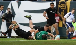 L'Irlandais Robbie Henshaw inscrit un essai face à la Nouvelle-Zélande, le 5 novembre 2016 à Chicago