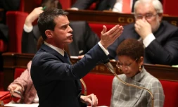 Le Premier ministre Manuel Valls le 18 mai 2016 à l'Assemblée nationale à Paris