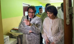 La ministre de la Santé et des Affaires sociales, Marisol Touraine, visite le CHU de Fort de France, en Martinique, le 26 février 2016