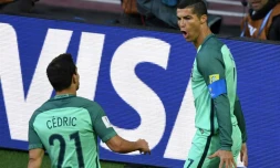 L'attaquant star du Portugal Cristiano Ronaldo (d) auteur de l'unique but de la rencontre face à la Russie en Coupe des Confédérations, le 21 juin 2016 à Moscou