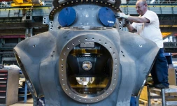 Fabrication d'une turbine Ă gaz, Ă l'usine General Electric de Belfort, le 27 octobre 2015