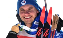 Le Français Emilien Jacquelin, médaillé d'or de la poursuite aux Championnats du monde de biathlon, le 14 février 2021 à Pokljuka (Slovénie)