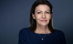 La maire de Paris, Anne Hidalgo, pose lors d'une séance photo à Paris, le 1er février 2022