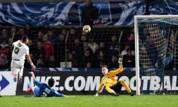 Le Lillois Rony Lopes inscrit un but contre Bergerac en Coupe de France, le 2 mars 2017 à Libourne