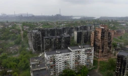 Vue aérienne de Marioupol (Ukraine) avec l'usine Azovstal en arrière-plan, le 18 mai 2022