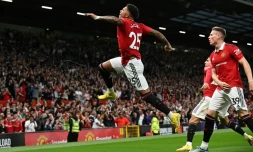L'attaquant anglais de Manchester United Jadon Sancho et son coéquipier l'Ecossais Scott McTominay lors d'un match de Premier League contre Liverpool à Manchester le 22 août 2022.