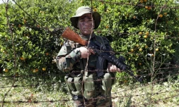 Un combattant du Hezbollah à la frontière libano-israélienne, le 20 avril 2017 près de Naqura