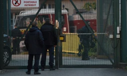 Des gendarmes devant la prion d'Ensisheim, dans l'est de la France, le 5 juin 2017