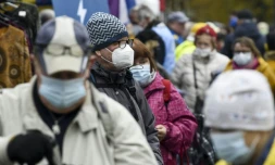 Sur le marché de Hakaniemi à Helsinki, le 1er novembre 2020