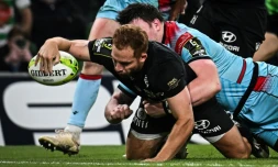 L'ailier néo-zélandais de Toulon Ihaia West marque un essai contre Glasgow en finale de la Challenge Cup, le 19 mai 2023 à Dublin  