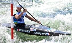 Le Français Boris Neveu, lors de la finale du kayak monoplace (K1), aux Championnats du monde, le 30 juillet 2022 à Augsbourg