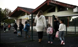 Des enfants rentrent sans masque dans leur école primaire, située dans les Landes, le 22 septembre 2021