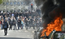 Véhicules incendiés lors de la manifestation contre la loi travail le 28 avril 2016 à Paris