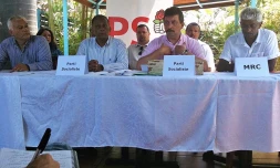 Conférence de presse du &quot;pôle progressiste pour La Réunion&quot; (photo: Mounice Najafaly)