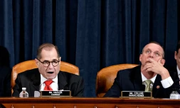 Les parlementaires américains Jerry Nadler (démocrate) et Doug Collins (républicain), lors d'une séance de la commission judiciaire de la Chambre des représentants, à Washington le 12 décembre 2019