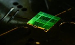 Une puce découpée dans une plaquette de semi-conducteur à Séoul, le 30 avril 2025 en Corée du Sud