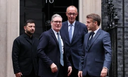 Le président ukrainien Volodymyr Zelensky, le Premier ministre britannique Keir Starmer, le chancelier allemand Friedrich Merz et le président français Emmanuel Macron à Londres, le 8 décembre 2025