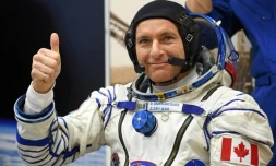 L'astronaute canadien David Saint-Jacques essaye sa combinaison avant son départ pour l'ISS, le 3 décembre 2018 à Baïkonour, au Kazakhstan