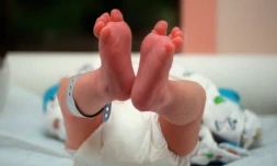 Entre janvier et juin, 317.340 bébés ont vu le jour en France, contre 326.401 au premier semestre 2024, selon l'Institut national de la statistique (Insee) le 31 juillet 2025