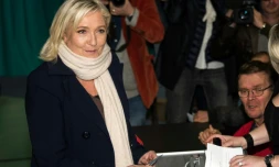 Marine Le Pen vote à Hénin Beaumont le 6 décembre 2015