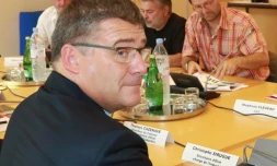 Le secrétaire d'Etat à l'Industrie, Christophe Sirugue, lors d'une réunion avec les représentants syndicats de l'usine Alstom de Belfort, le 13 septembre 2016 au ministÚre à Paris