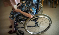 La ministre de la Santé AgnÚs Buzyn comprend la colÚre et "l'épuisement" des personnels des maisons de retraite, mais refuse de débloquer davantage de fonds pour répondre à leurs revendications.