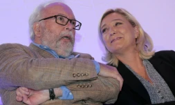 Le trésorier du Front national, Wallerand de Saint-Just et la présidente du FN Marine Le Pen, le 14 septembre 2015 à Arpajon (sud de Paris)