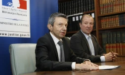 Le procureur de Perpignan Achille Kiriakides (G), aux côtés du directeur départemental de la Sûreté Yannick Janas (D) lors d'une conférence de presse à Perpignan le 5 janvier 2016