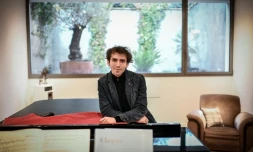 Le pianiste français Alexandre Kantorow, premier prix au Concours Tchaïkovski à Moscou en 2019, pose le 27 janvier 2020 à Saint-Cloud