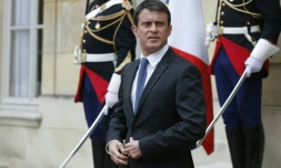 Le Premier ministre Manuel Valls, sur le perron de l'hôtel Matignon à Paris, le 22 avril 2016