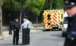 Des policiers et une ambulance Ă Dublin en 2006