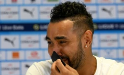 Dimitri Payet, le milieu de terrain français de l'Olympique de Marseille, lors d'une conférence de presse annonçant son départ de l'OM, organisée au stade Vélodrome, à Marseille, le 21 juillet 2023