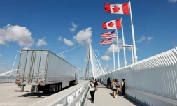 Un camion franchit le pont international Gordie Howe entre Windsor (Canada) et Detroit (Etats-Unis), le 6 septembre 2026
