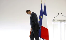 Le Premier ministre français Jean Castex quitte une conférence de presse à Paris le 29 octobre 2020