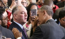 Le gouverneur de la Louisiane John Bel Edwards et Barack Obama, à Baton Rouge le 14 janvier 2016