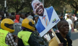 Des militants pro-Odinga manifestent devant la Cour Suprême à Nairobi, le 18 août 2017 au Kenya