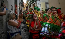 Défilé traditionnel pour les fêtes de la Saint-Antoine dans le quartier de l'Alfama à Lisbonne, le 12 juin 2022