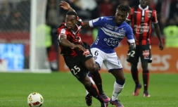 Le milieu de terrain de Nice Wylan Cyprien (c) face à Bastia, le 27 novembre 2016 à l'Allianz Riviera